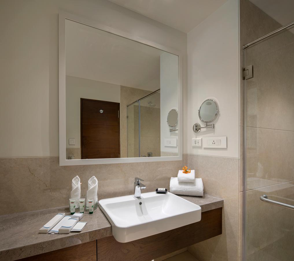 Kabir Hotel & Spa ヴァドーダラー エクステリア 写真