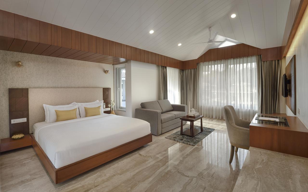 Kabir Hotel & Spa ヴァドーダラー エクステリア 写真