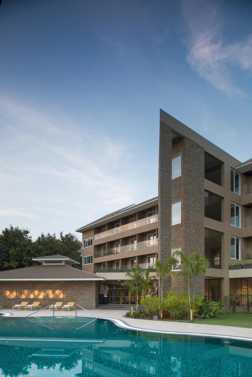Kabir Hotel & Spa ヴァドーダラー エクステリア 写真
